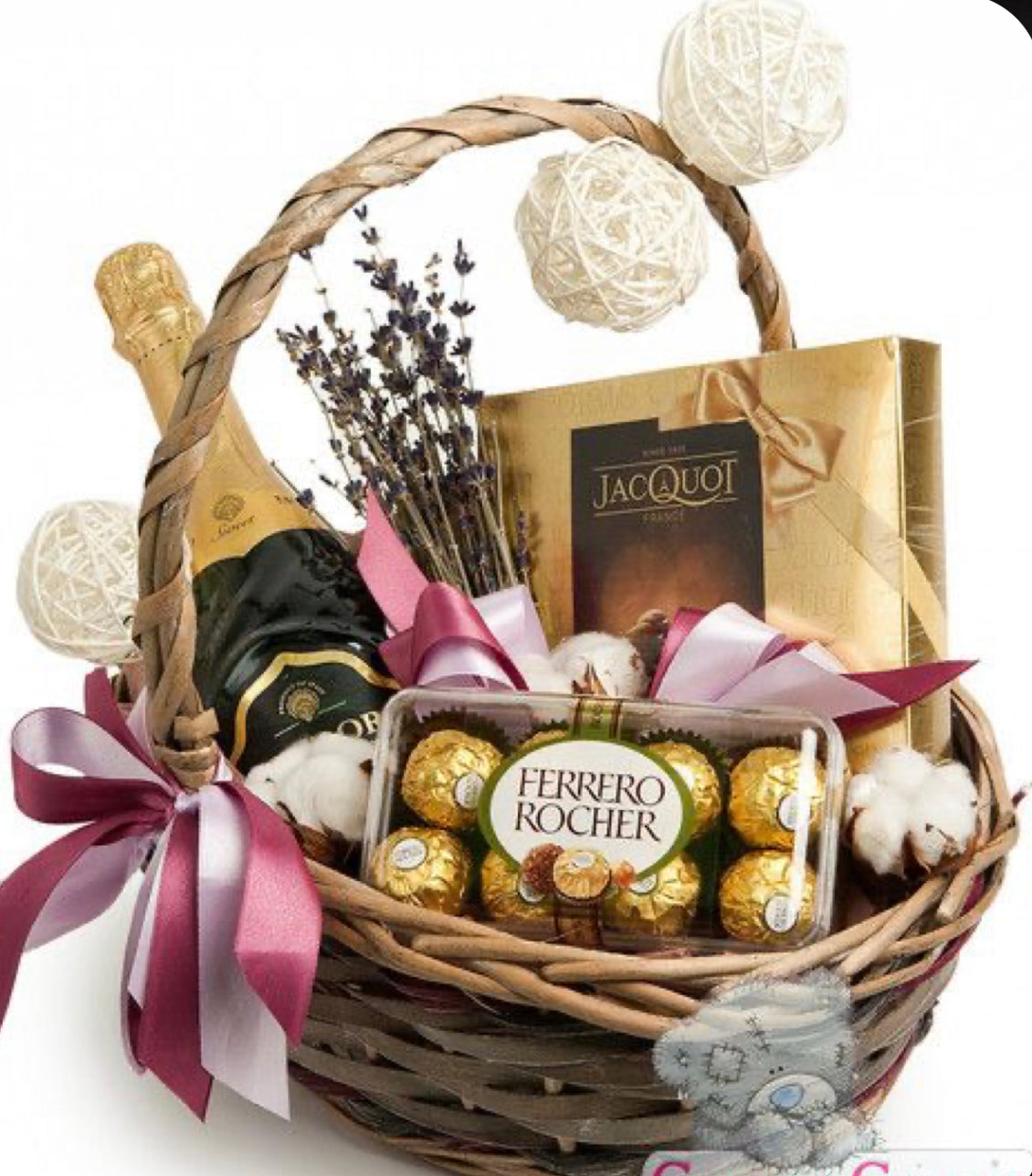 Celebrate Father's Day in style with this beautiful basket.